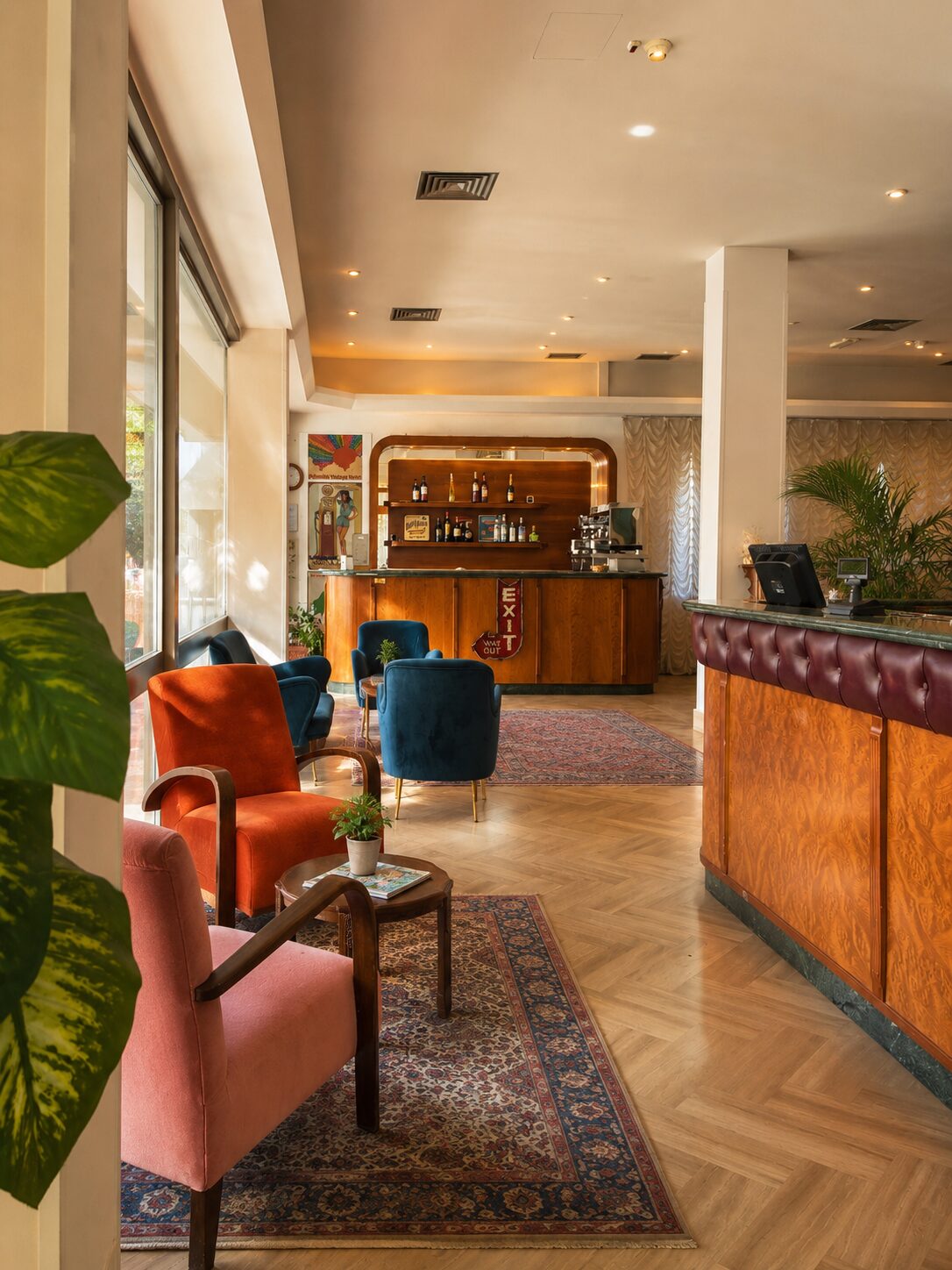 Hotel Columbia Frontemare — bar e reception